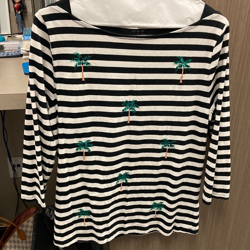 Ladies top with sequin palm trees size large